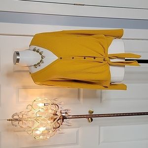 Waffle knit, tie front, high-low top